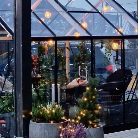 In Tromso, Located Between The Arctic Cathedral And The Cable Car Apartment Tromso