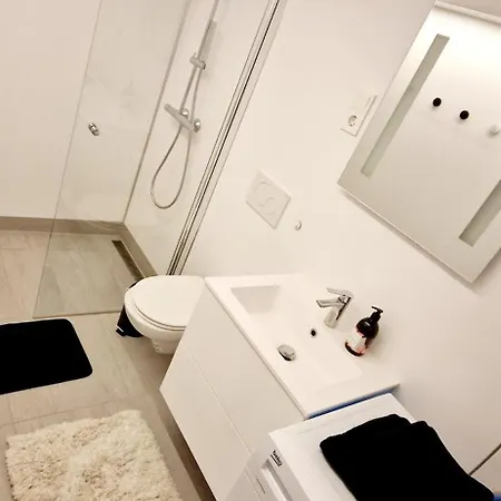 In Tromso, Located Between The Arctic Cathedral And The Cable Car With Ev Ch Station Apartment Tromso