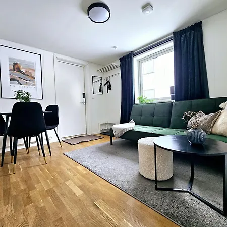 In Tromso, Located Between The Arctic Cathedral And The Cable Car With Ev Ch Station Apartment Tromso