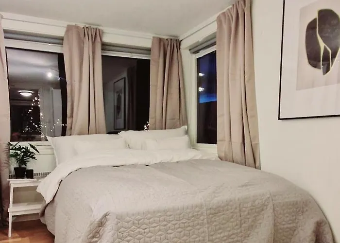 Lejlighed In Tromso, Located Between The Arctic Cathedral And The Cable Car